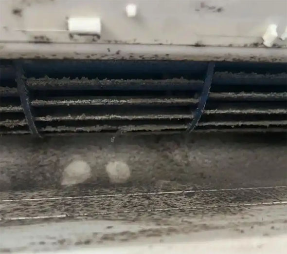 岚皋空调吹的风有股烧焦味是怎么回事